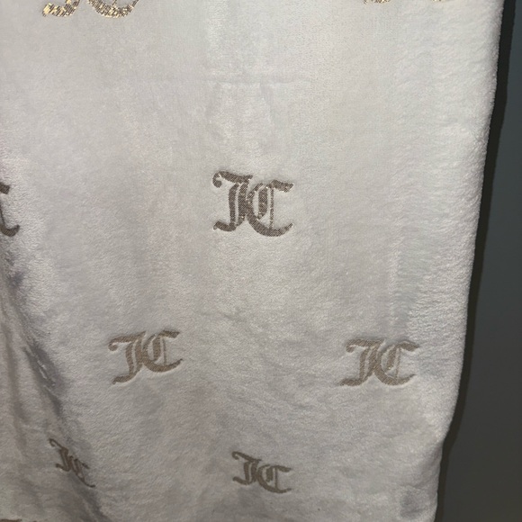 Juicy Couture White and Gold Throw Blanket - Picture 2 of 3
